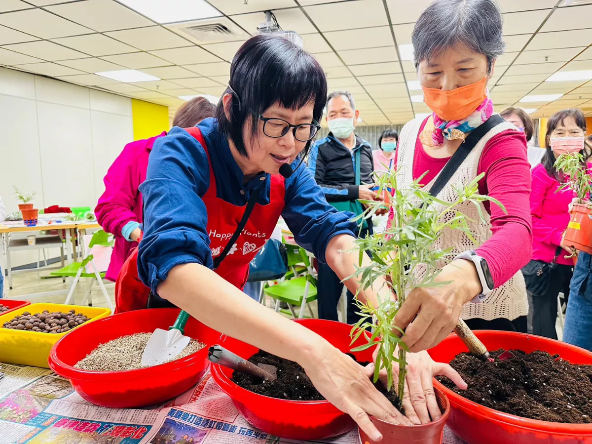 關懷獨居長輩　「送綠到家」愉悅身心