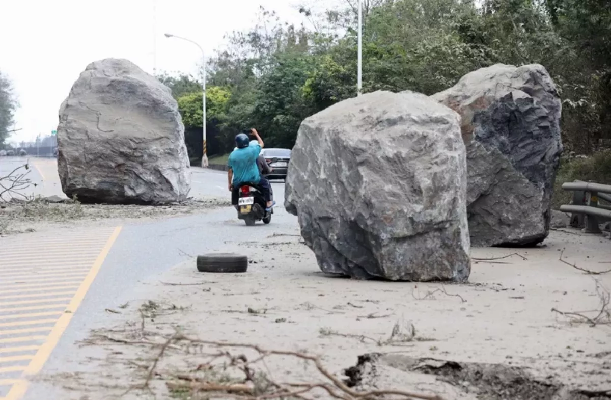 蘇花多處坍方車輛受困 公路局：41人已安全救出