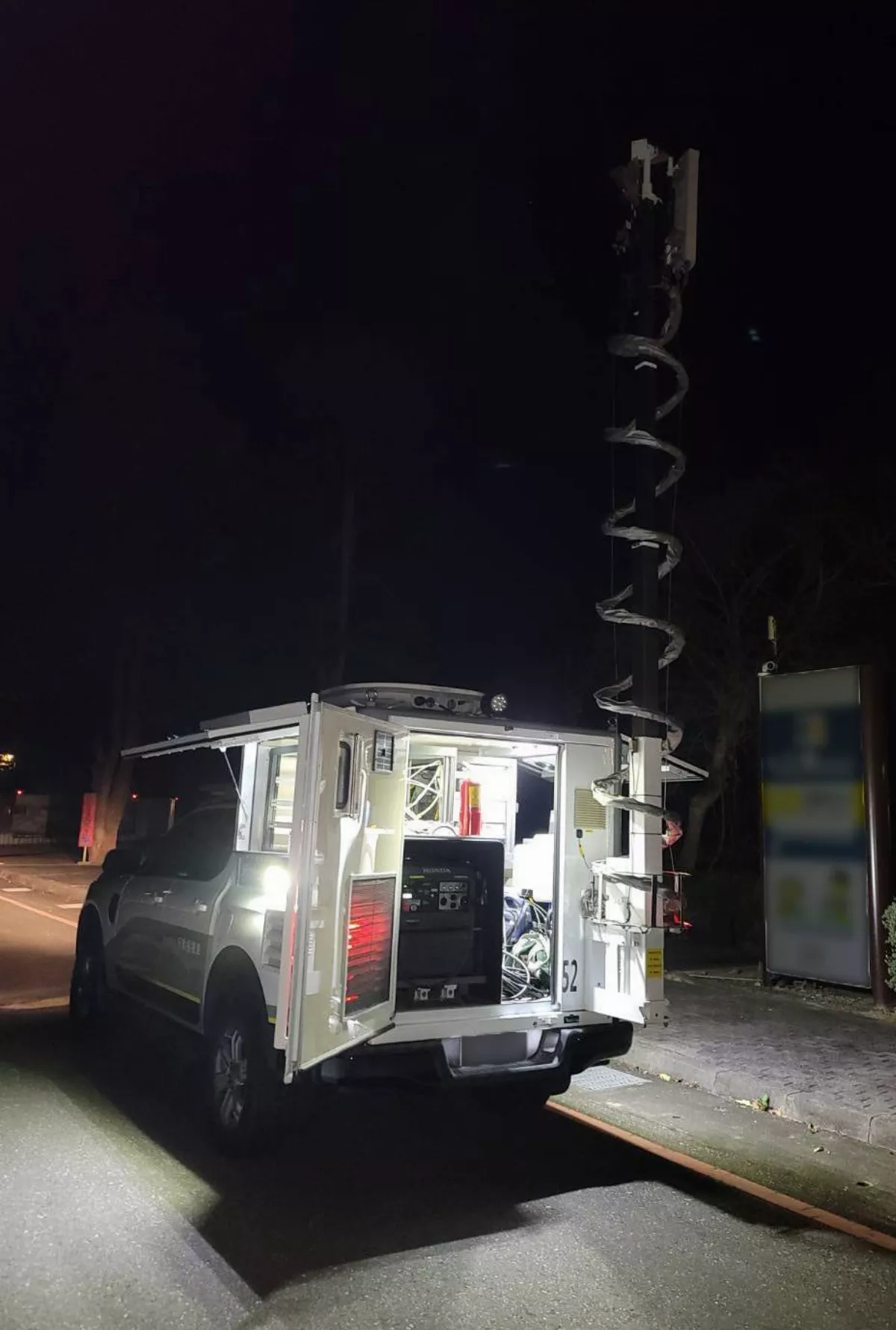 全台首輛應變網路行動車 今晚出勤花蓮供緊急通訊