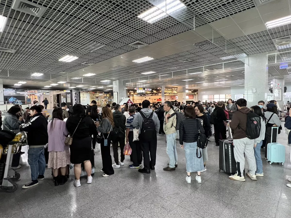 霧鎖金門變「關島」  海空全停擺2千旅客滯留