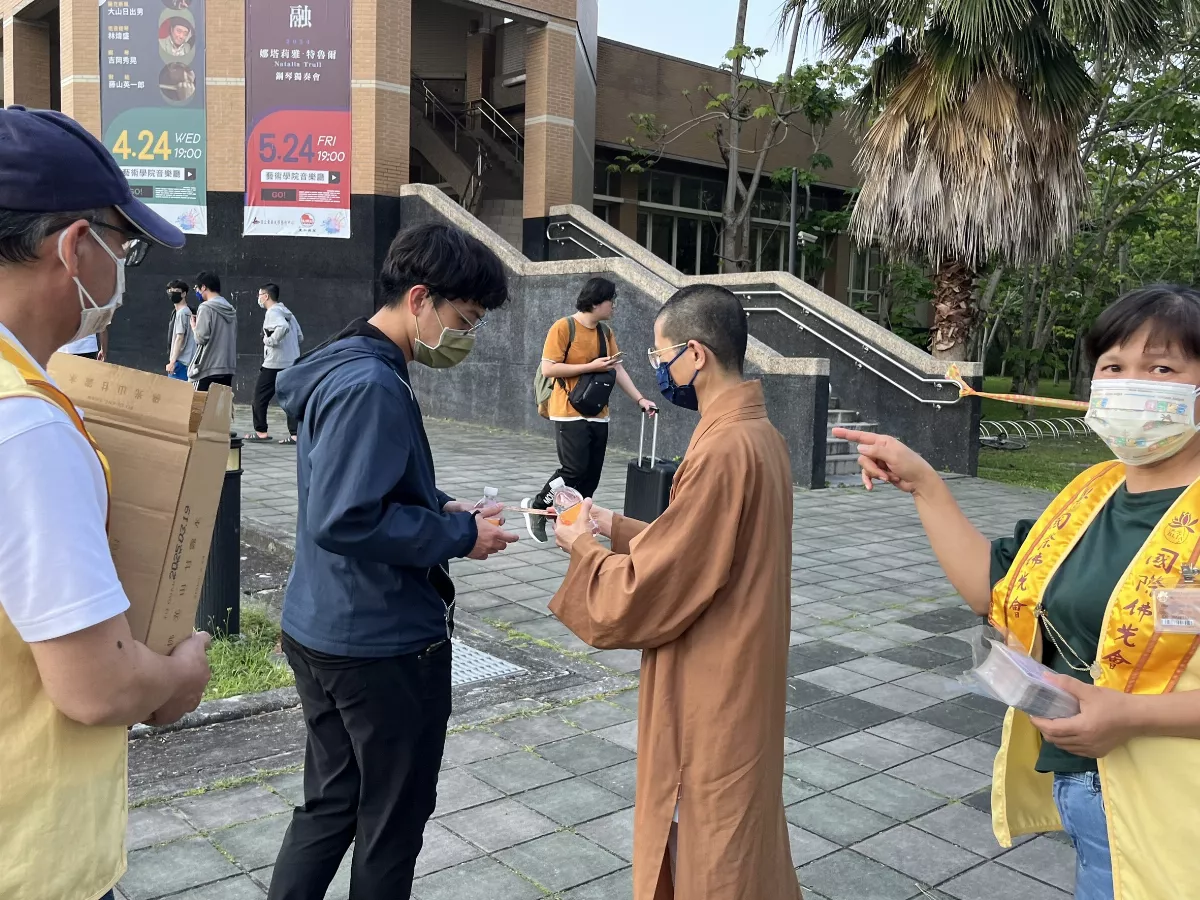 東華大學理工學院火警 學生入住佛光山月光寺