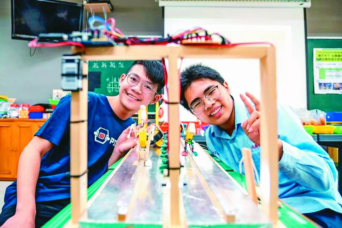科學玩具 孩子邊玩邊發電