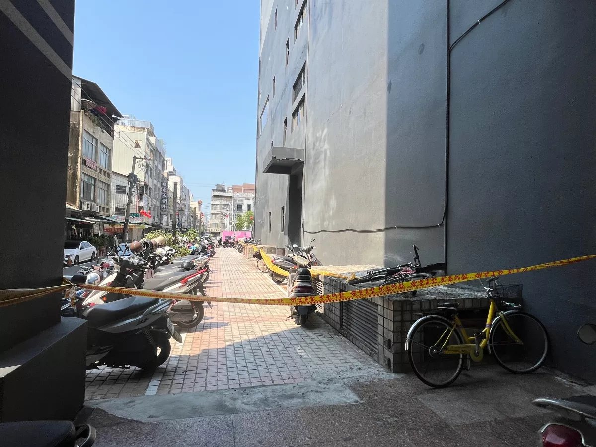 嘉義公寓大廈因餘震側牆塗料剝落 建築結構安全