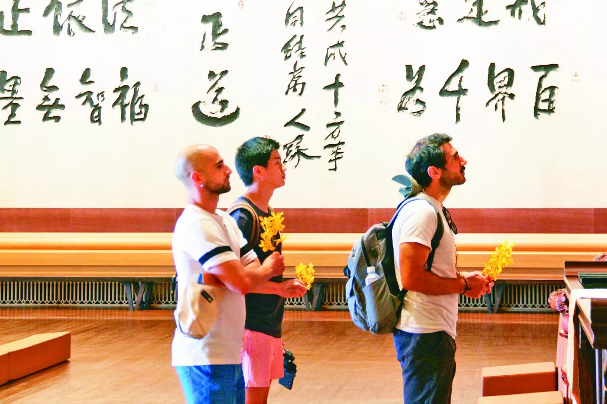 清明時節  國際旅人禮拜星雲大師