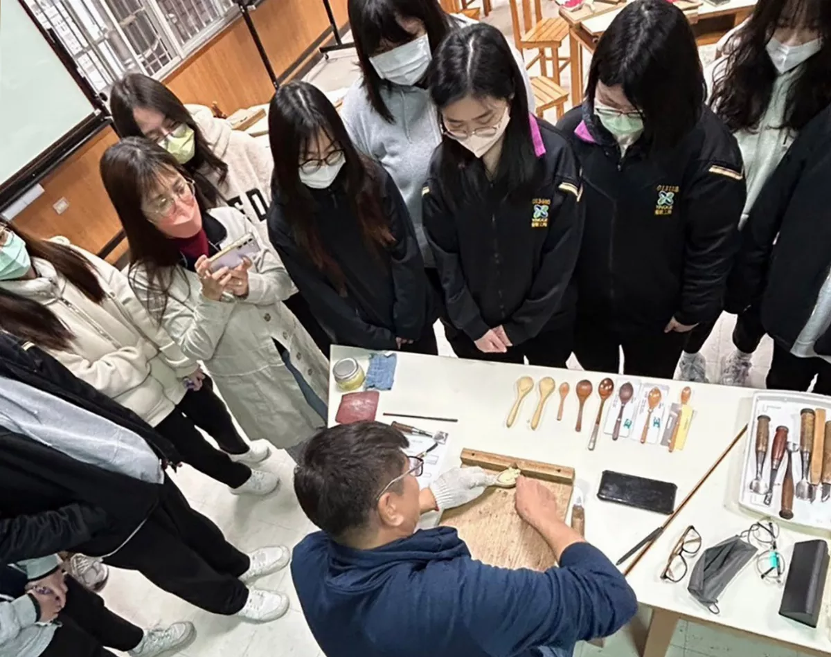 大學攜手技職教育  日籍師領中學生體驗木雕工藝