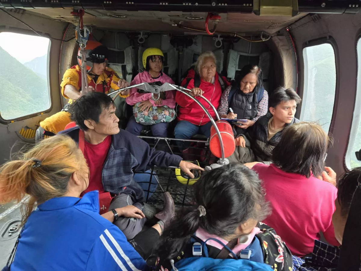地震後大同大禮部落成孤島 直升機吊掛救出9人