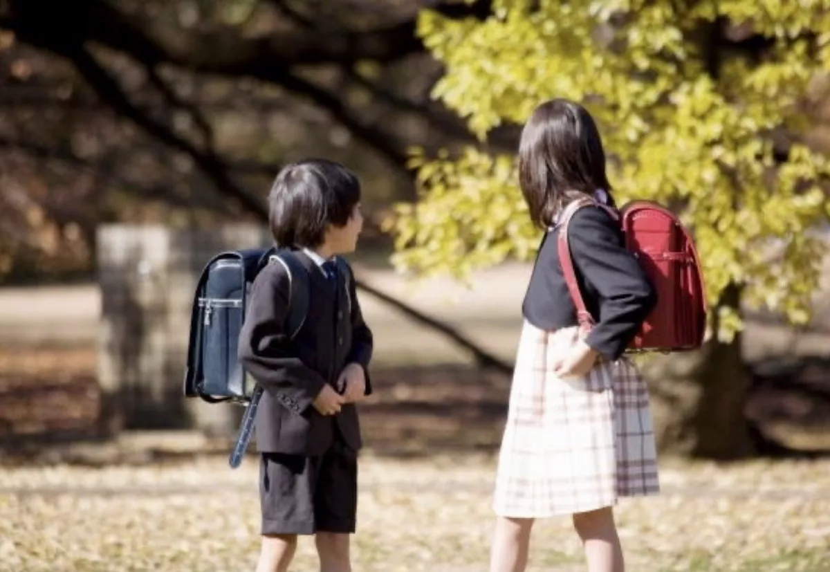 孩子高低肩　竟是兒童脊椎側彎