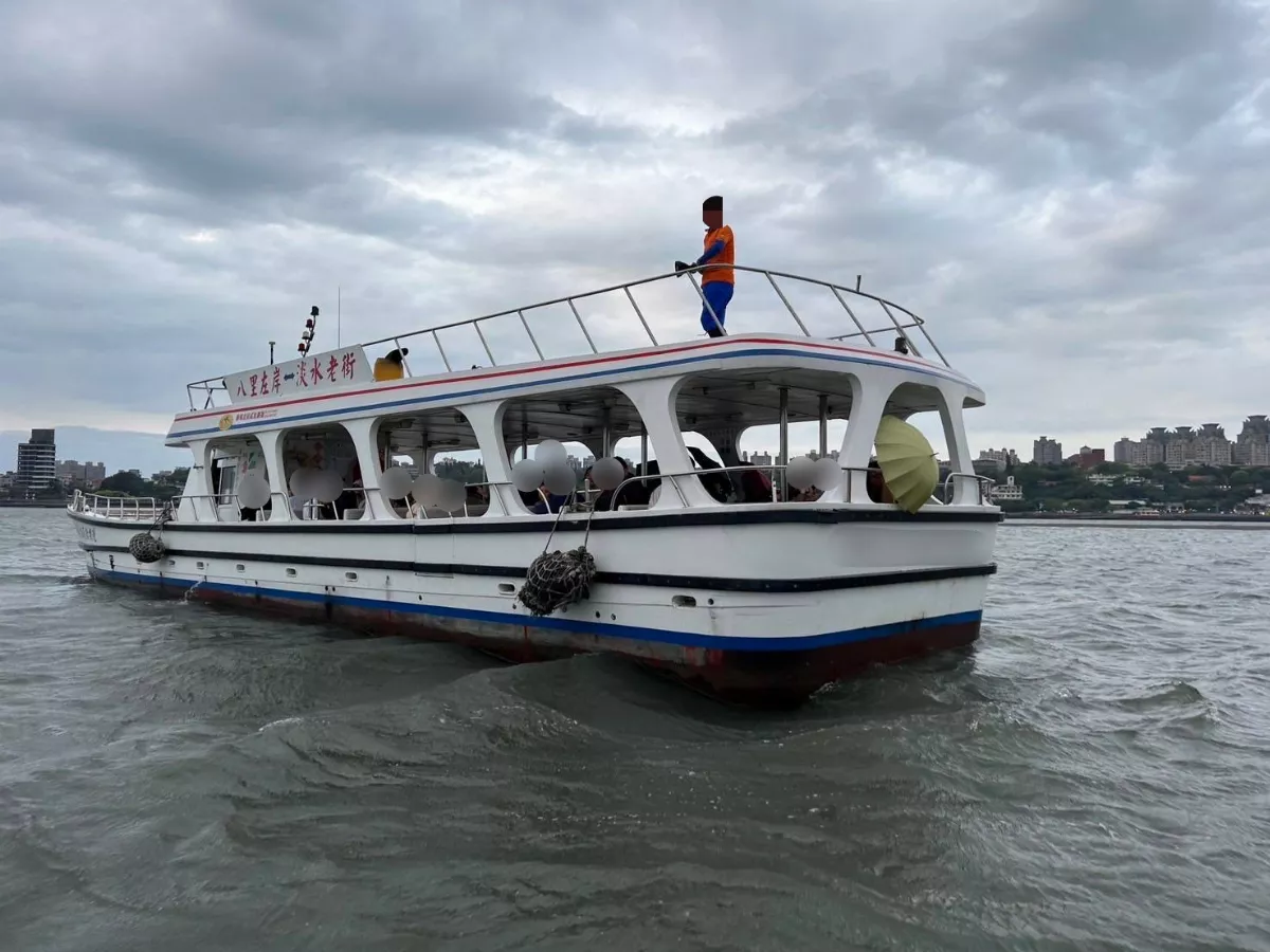 淡水河渡船昨擱淺 今中止營運單日影響1600人次