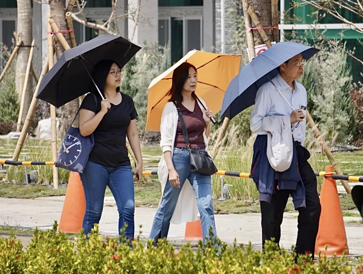周末午後留意降雨 高溫持續至下周 