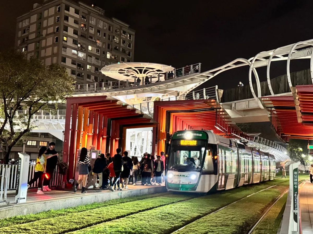 方便夜歸　高雄輕軌明起試辦「深夜加班區間車」