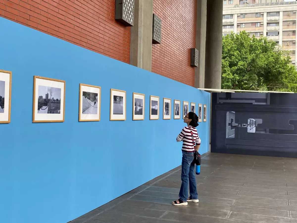 國父紀念館建築攝影展 「施工圍籬」看得到　