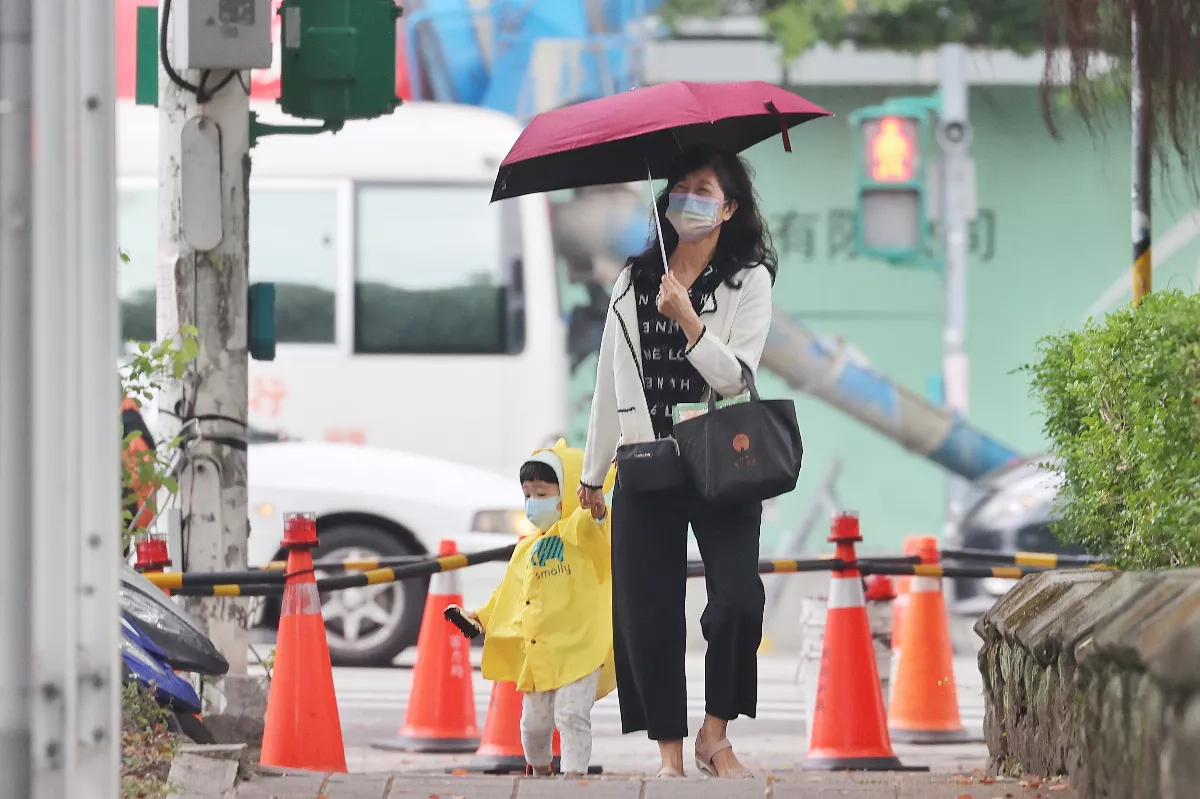 今中部以北偶有短暫雨 19日降雨範圍擴大
