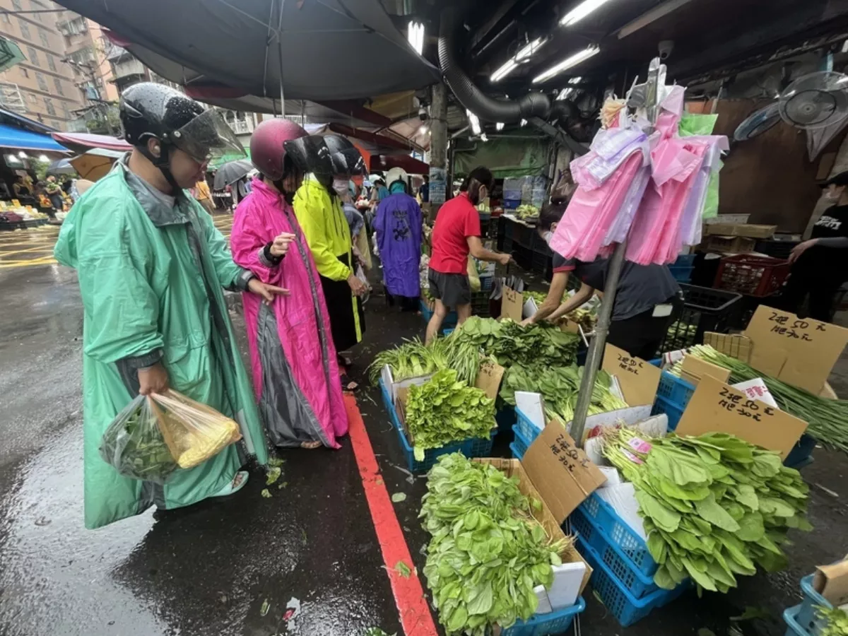 環境部擬擴大塑膠袋限用場域 納傳統市場攤販早餐店