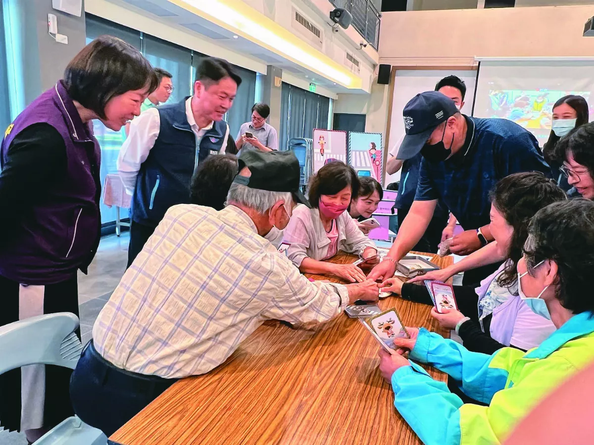道路生存戰 長輩玩桌遊