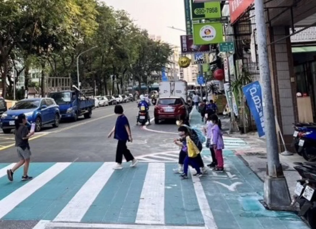因應空間不足的道路　高市改設標線型人行道