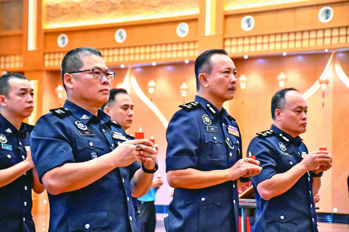 新馬寺警察日祈福會  警務人員獻燈