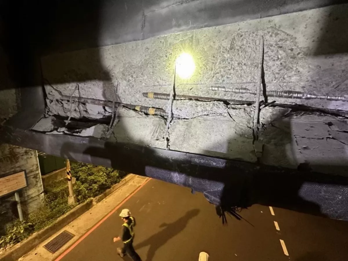 福和橋遭撞有裂痕封閉1車道  畫臨時車道