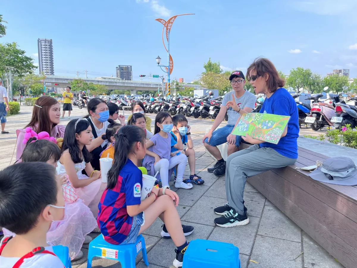 響應423閱讀日  中市7行動書車大會師