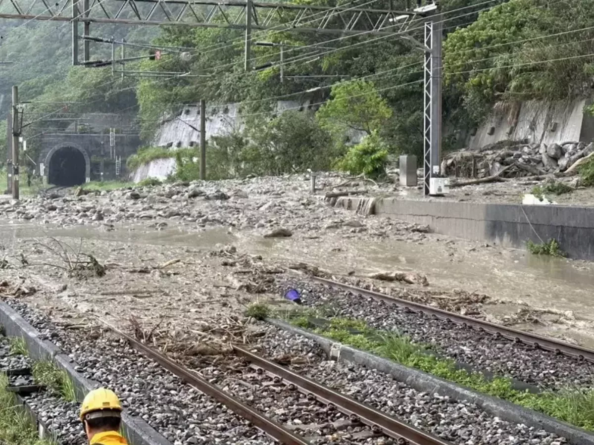 花蓮豪雨土石崩落！台鐵和仁=崇德深夜前無法恢復通車