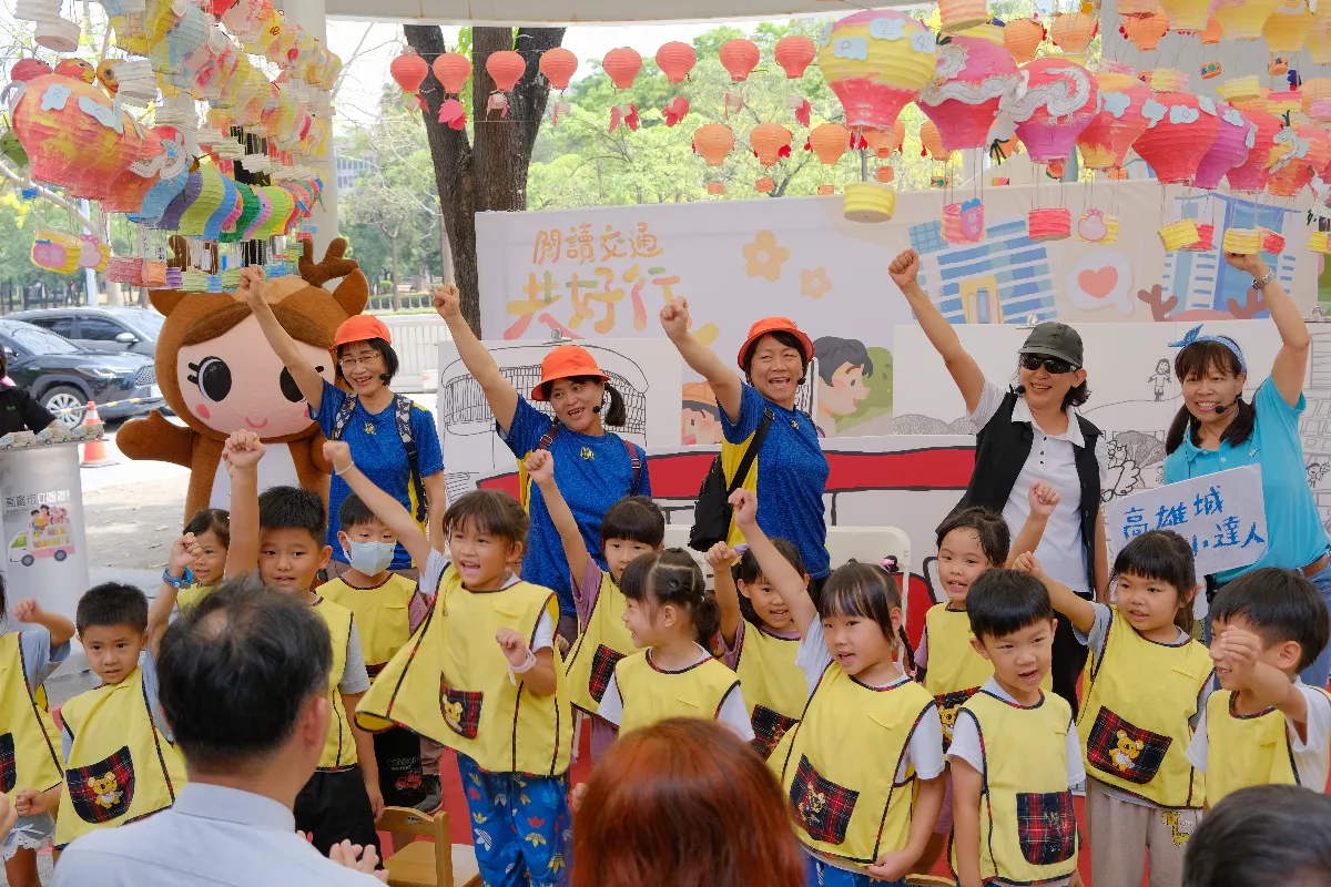承載道安教材　人本交通行動圖書館啟動　