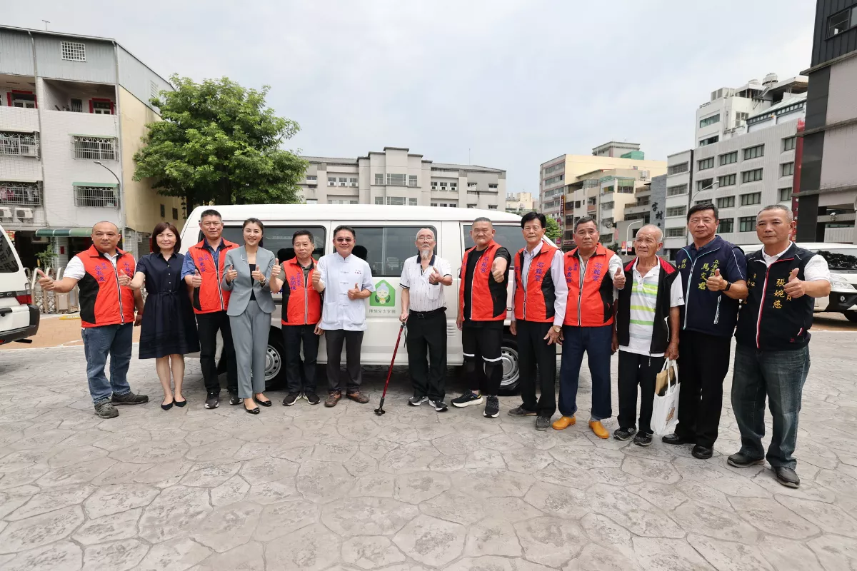 體現土地公悲天憫人精神  石龍宮贈交通車助弱勢兒少