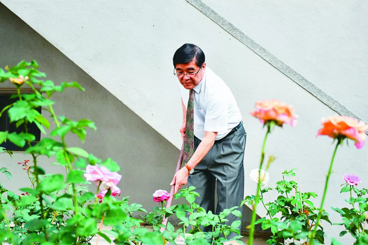 高醫大校長當園丁  傳達生命教育