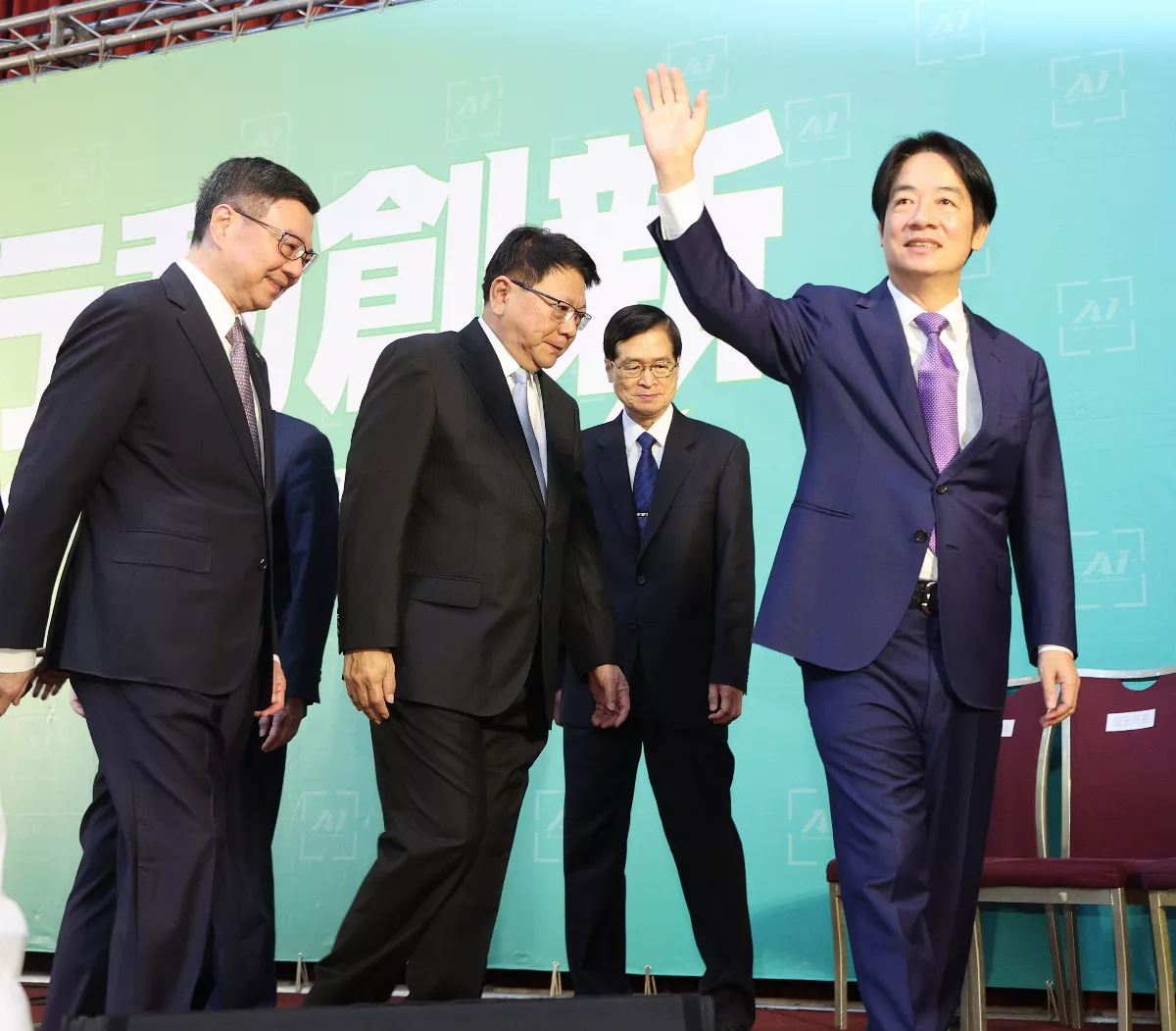 社論--新政府舊挑戰