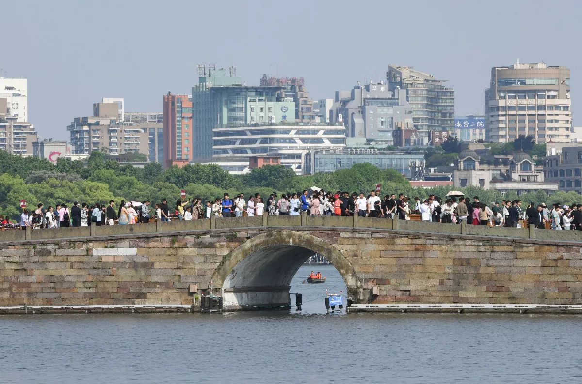 陸五一假期擠爆景區 13.6億人次跨區流動
