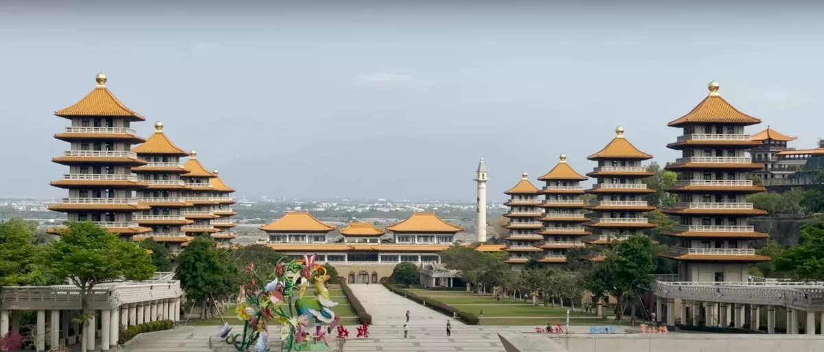 日本網紅帶父母探路  登佛光山看佛館驚呆了！