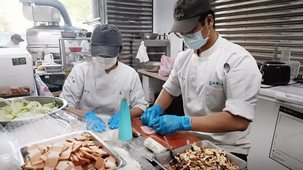 最好的畢業禮物　廚藝系聯手展蔬食料理好手藝