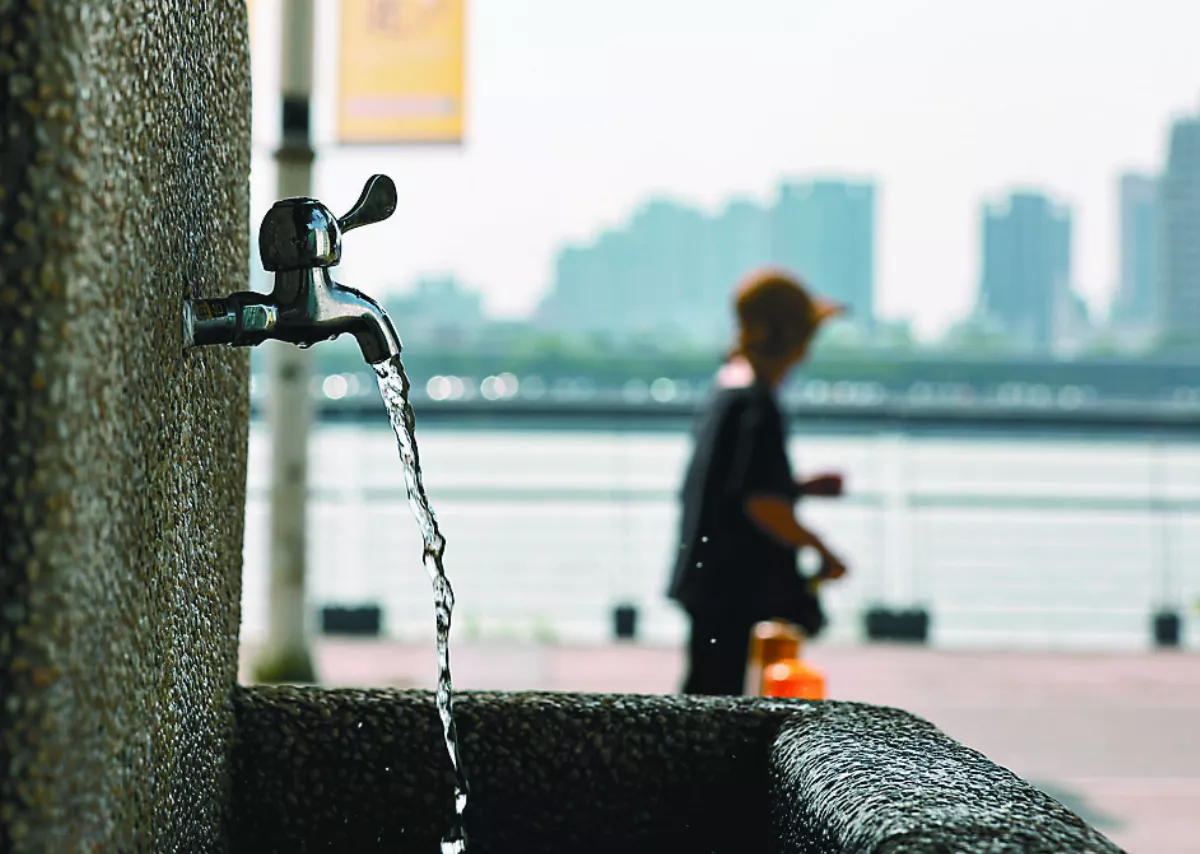 暖化若不踩煞車 台灣夏天恐長達 7 個月