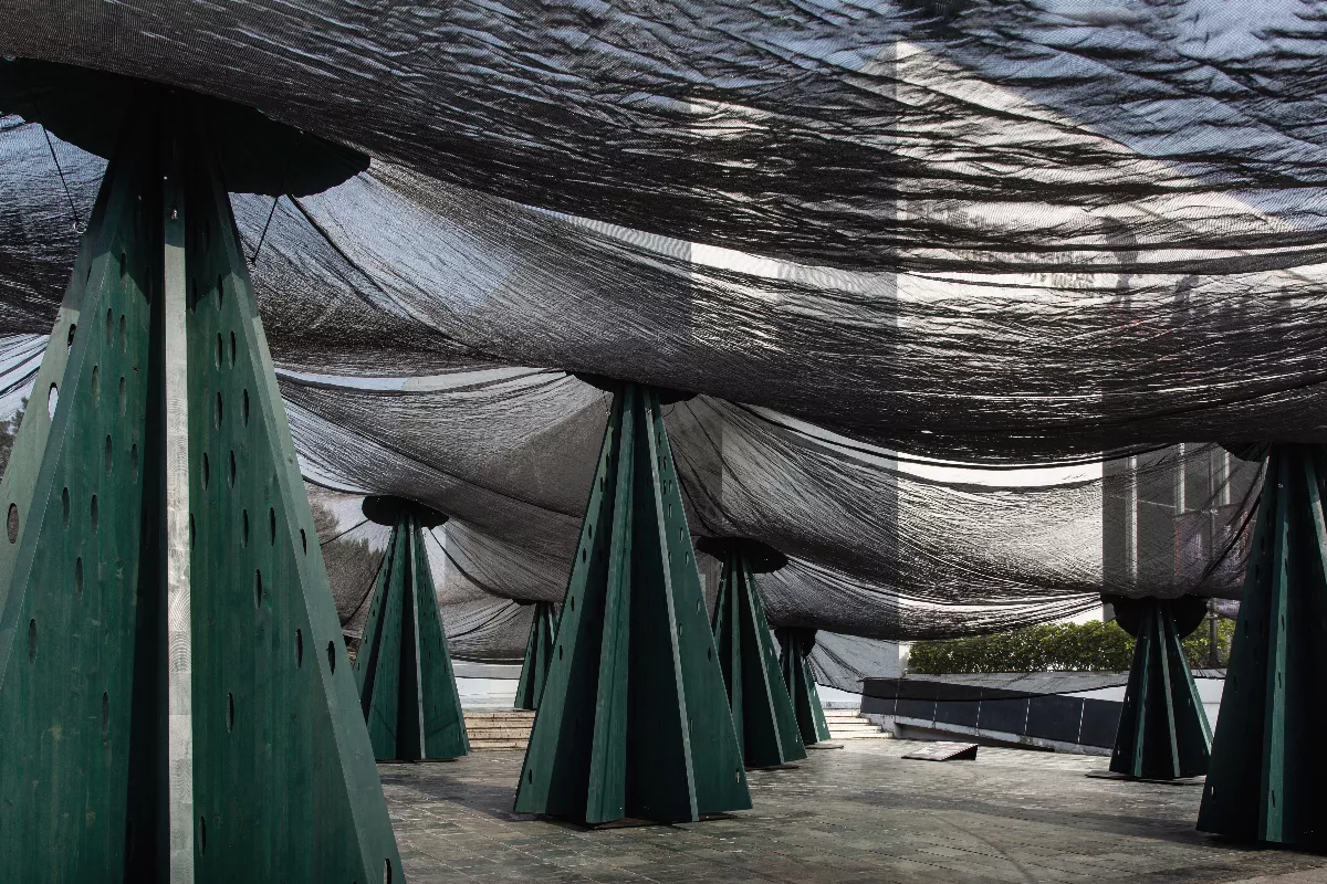 北美館廣場構築《林木林》　邀民眾漫遊類比森林