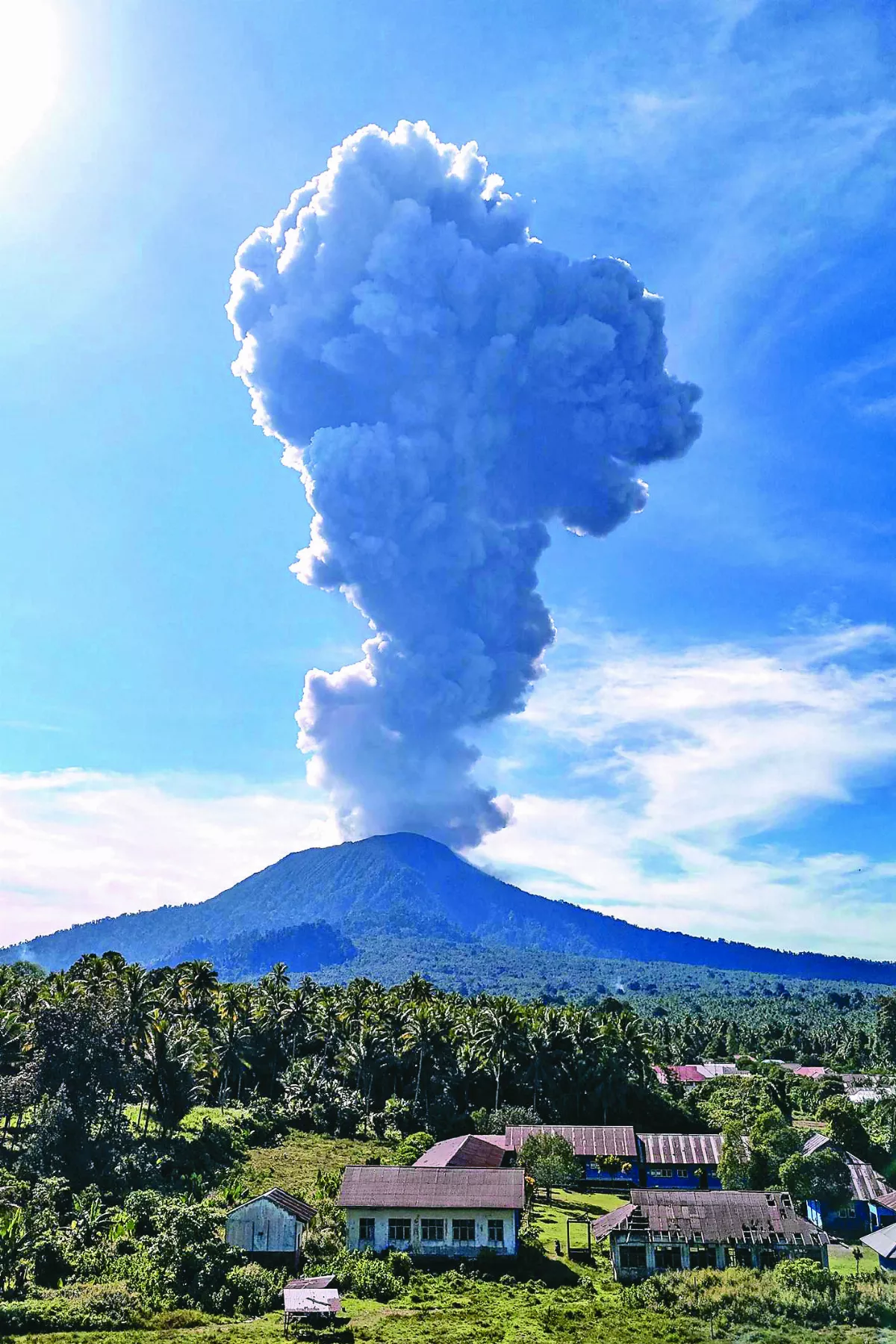 印尼火山噴發  灰柱達5公里