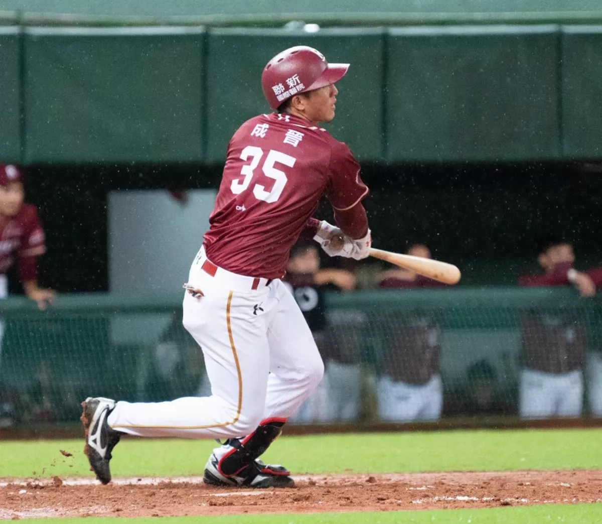 中職／膝傷不見好轉 成晉動十字韌帶手術報銷