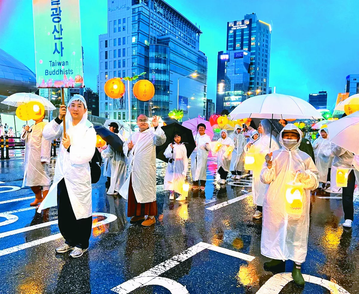 韓國燃燈祝祭 遍灑甘露提燈