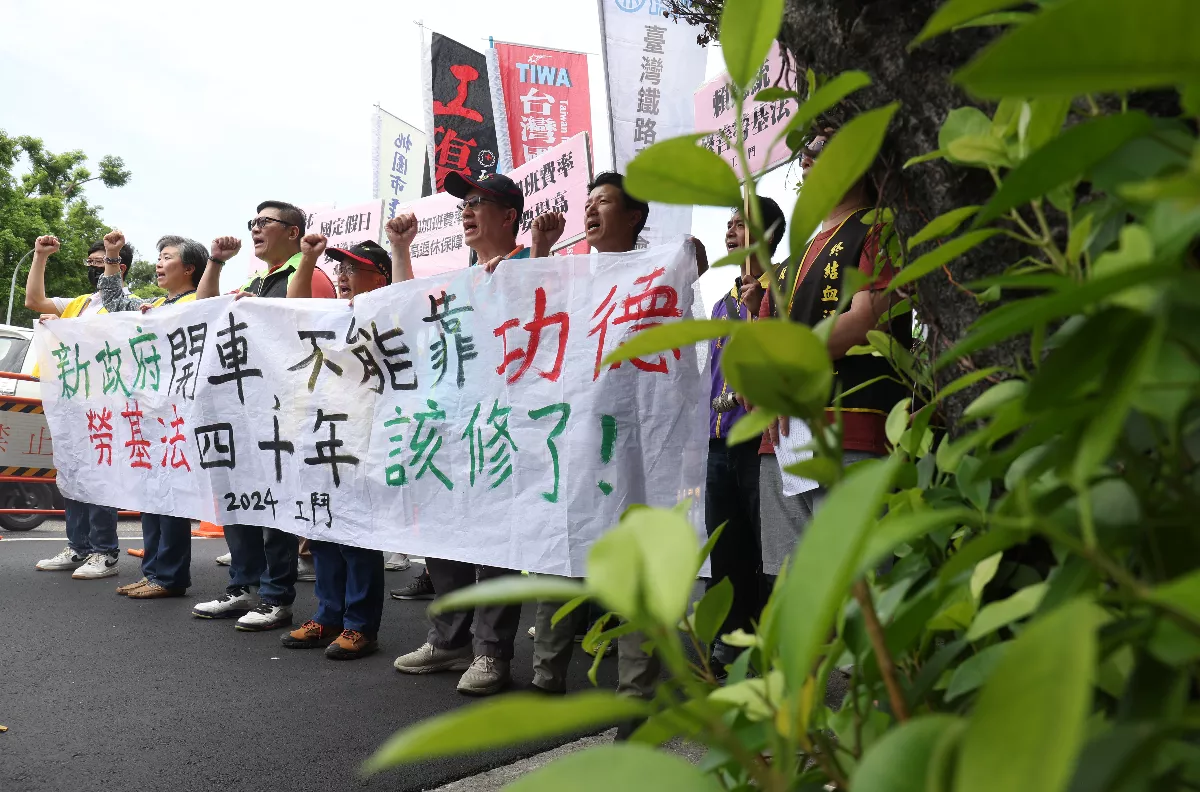 勞基法將滿40週年  勞團籲增國定假日、加班費
