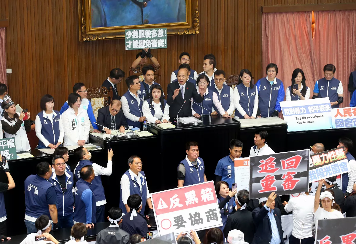 立院表決完成二讀 藐視國會可處20萬元罰鍰