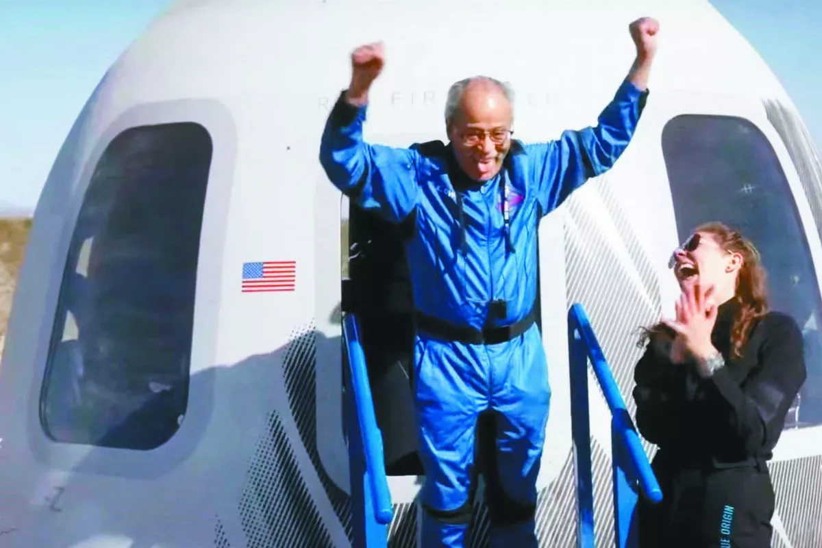 90歲美國前飛官 登太空寫紀錄