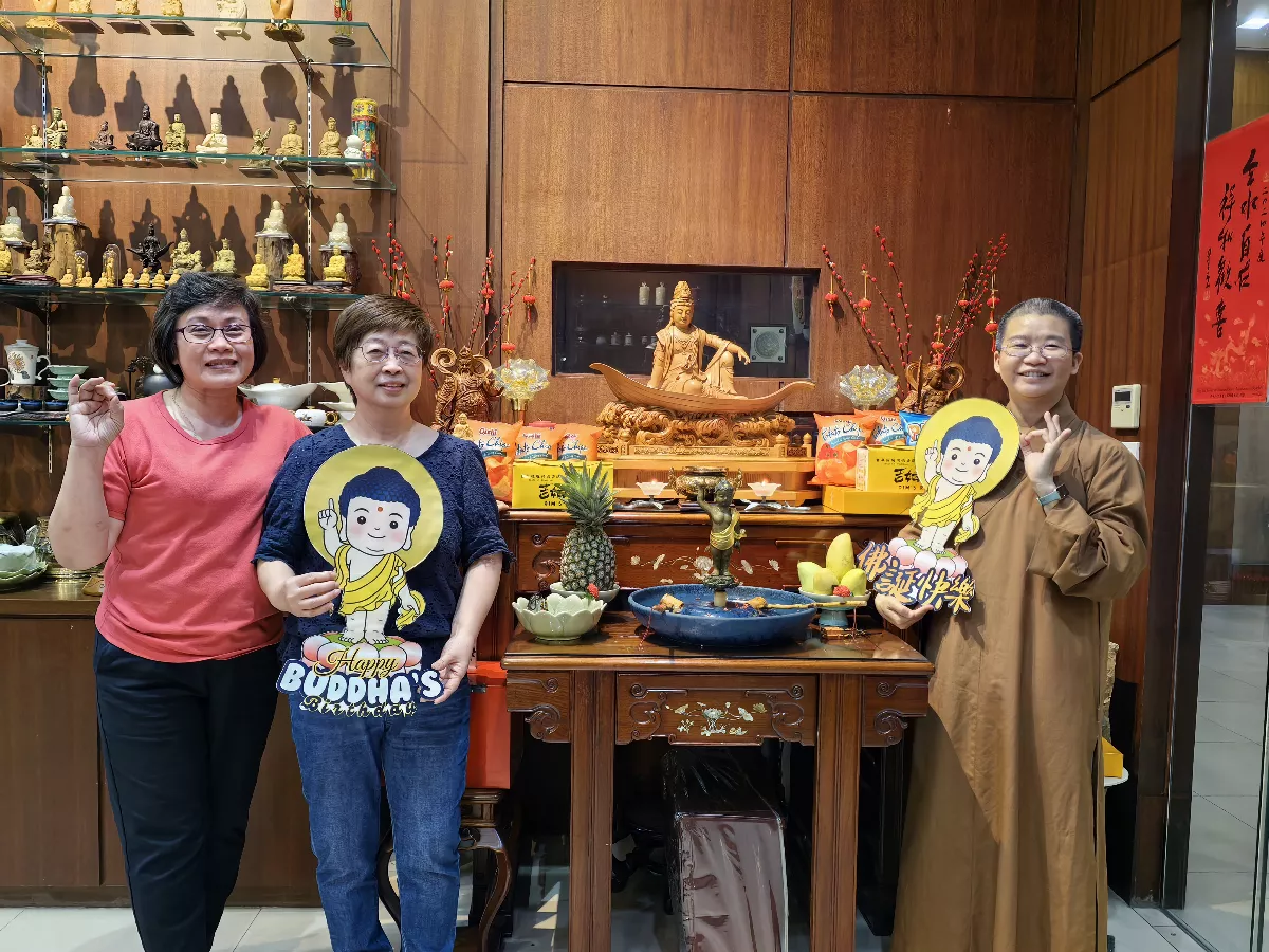 Manila's Fo Guang Yuan: Devotees Gather for Bathing Ceremony, Undeterred by Challenges