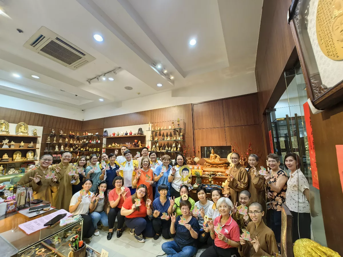 Manila's Fo Guang Yuan: Devotees Gather for Bathing Ceremony, Undeterred by Challenges