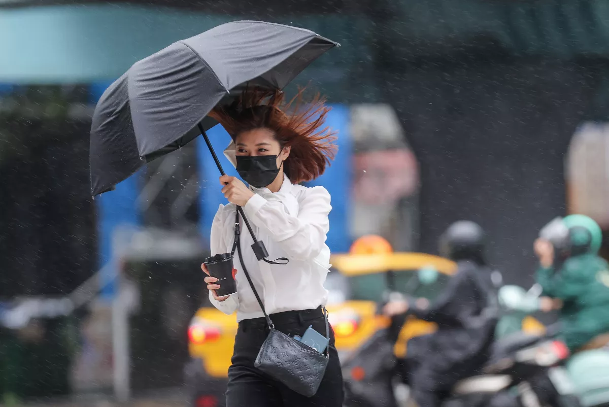 今明兩天各地降雨機會高 明起氣溫回升