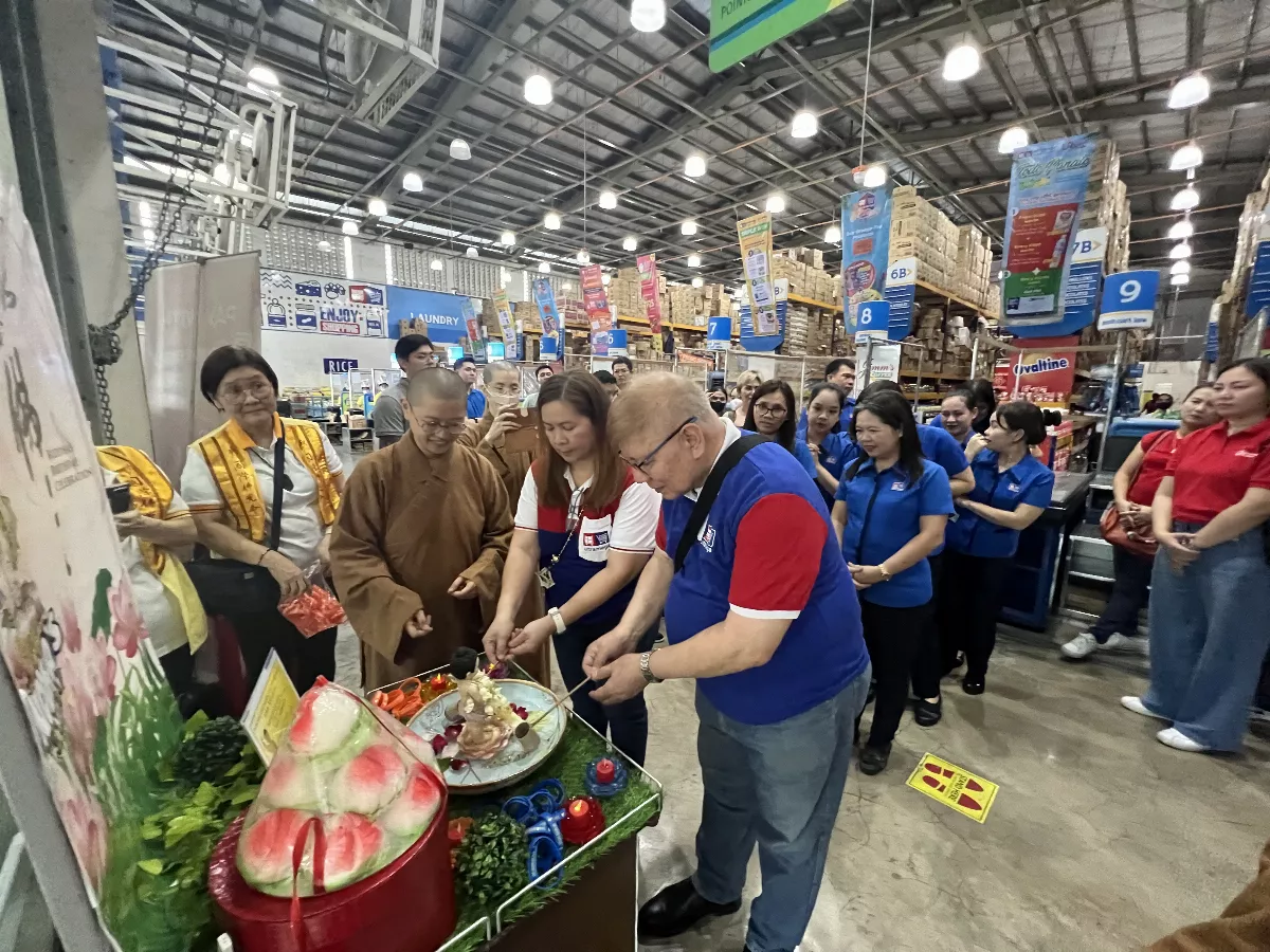 The BLIA Pasig Subchapter held a Cloud Water Bathing Buddha event in Ultramega Supermarket Muntinlupa