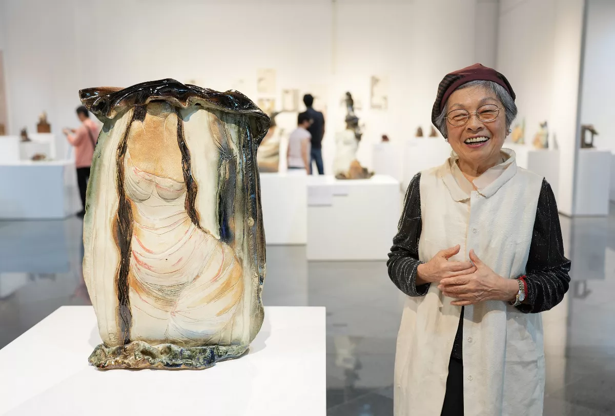 呂淑珍克服天生右眼視弱　徒手撕出陶瓷生命力