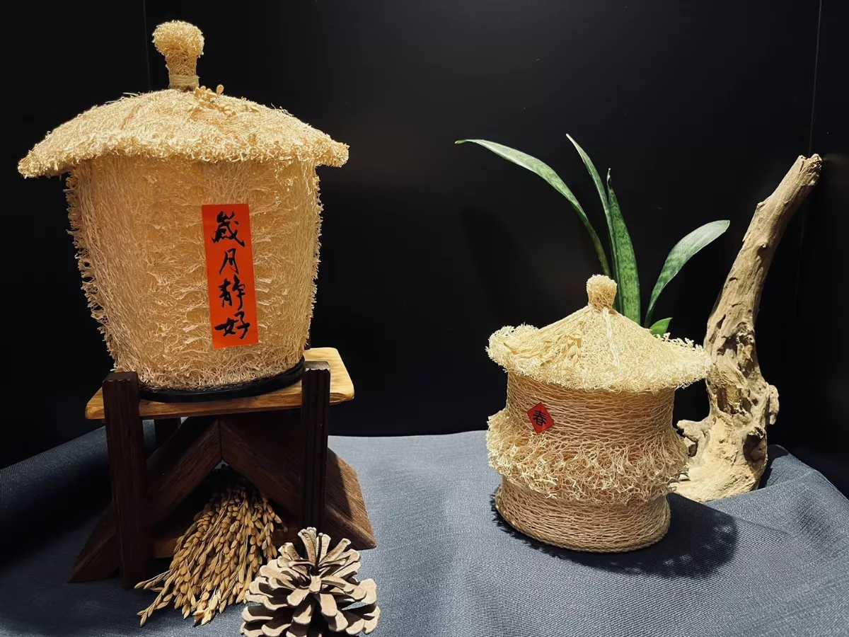 絲瓜絡雕成藝品 徐秀芬顛覆想像