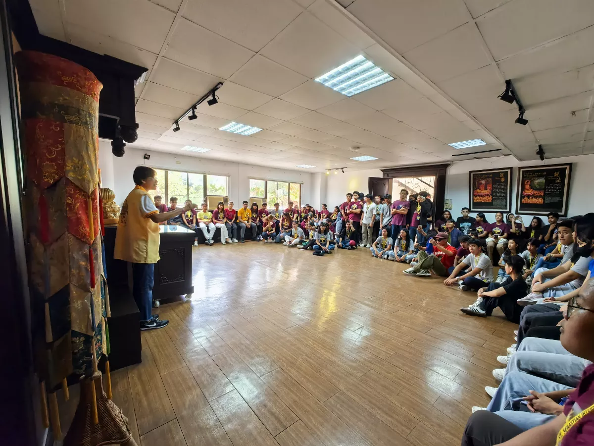 Students Experience Buddha's Birthday Bathing Ritual: A Journey to Yuan Thong Temple