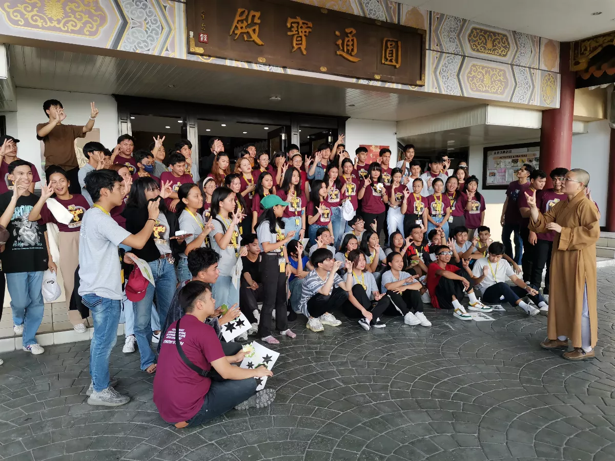 Students Experience Buddha's Birthday Bathing Ritual: A Journey to Yuan Thong Temple