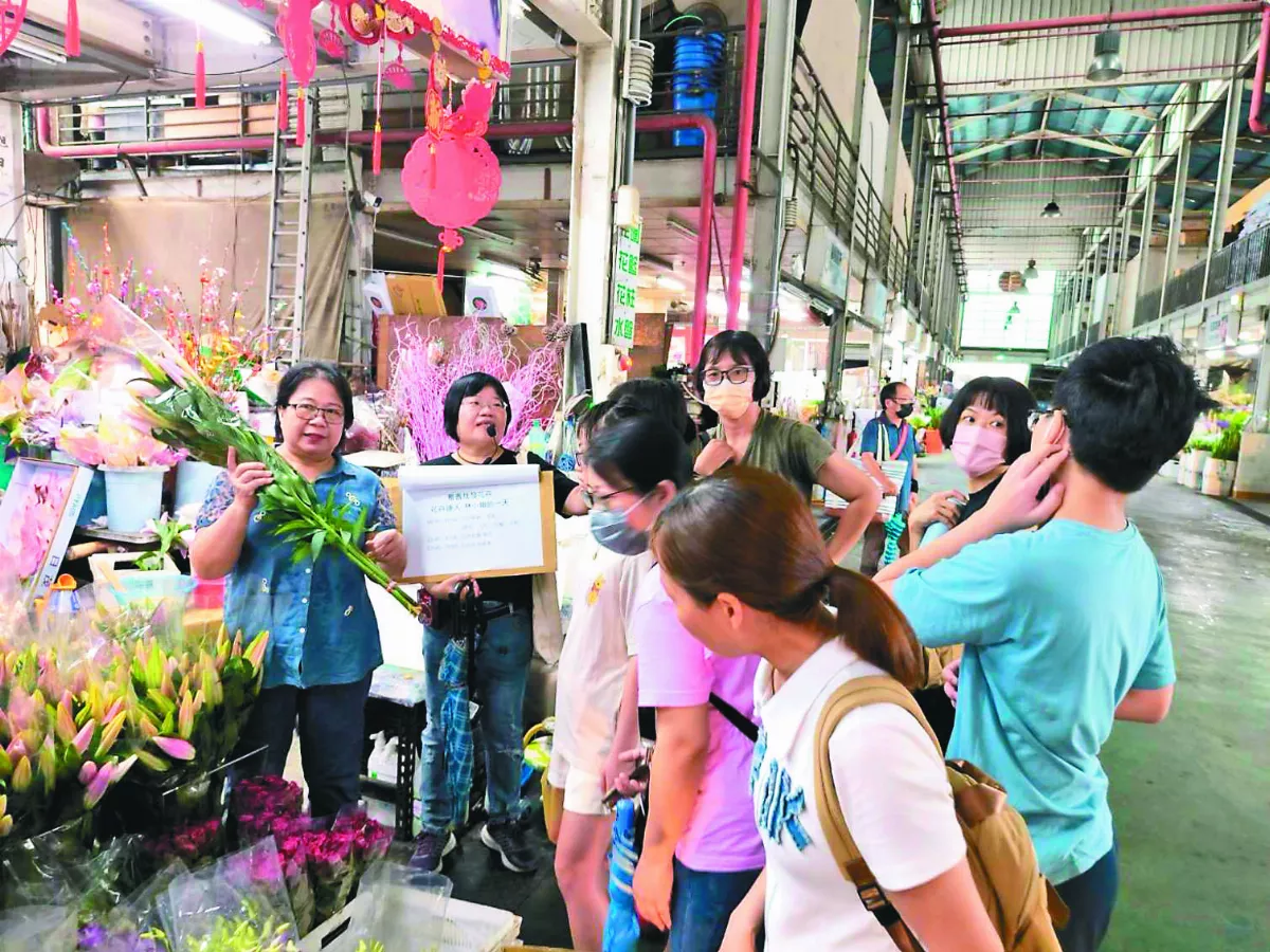 上課是逛菜市場  親子共食共學