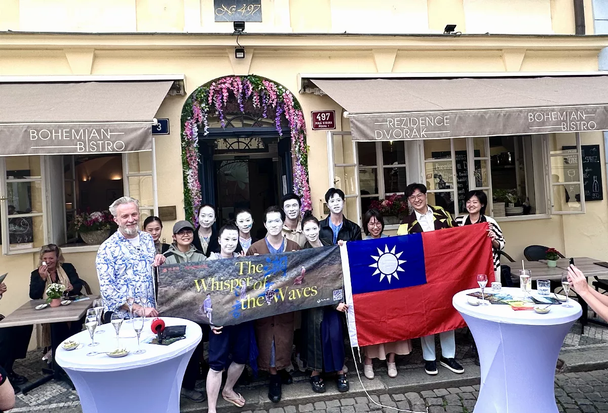 曉劇場《潮來之音》風靡布拉格 藝穗節總監：「畫面永生難忘」