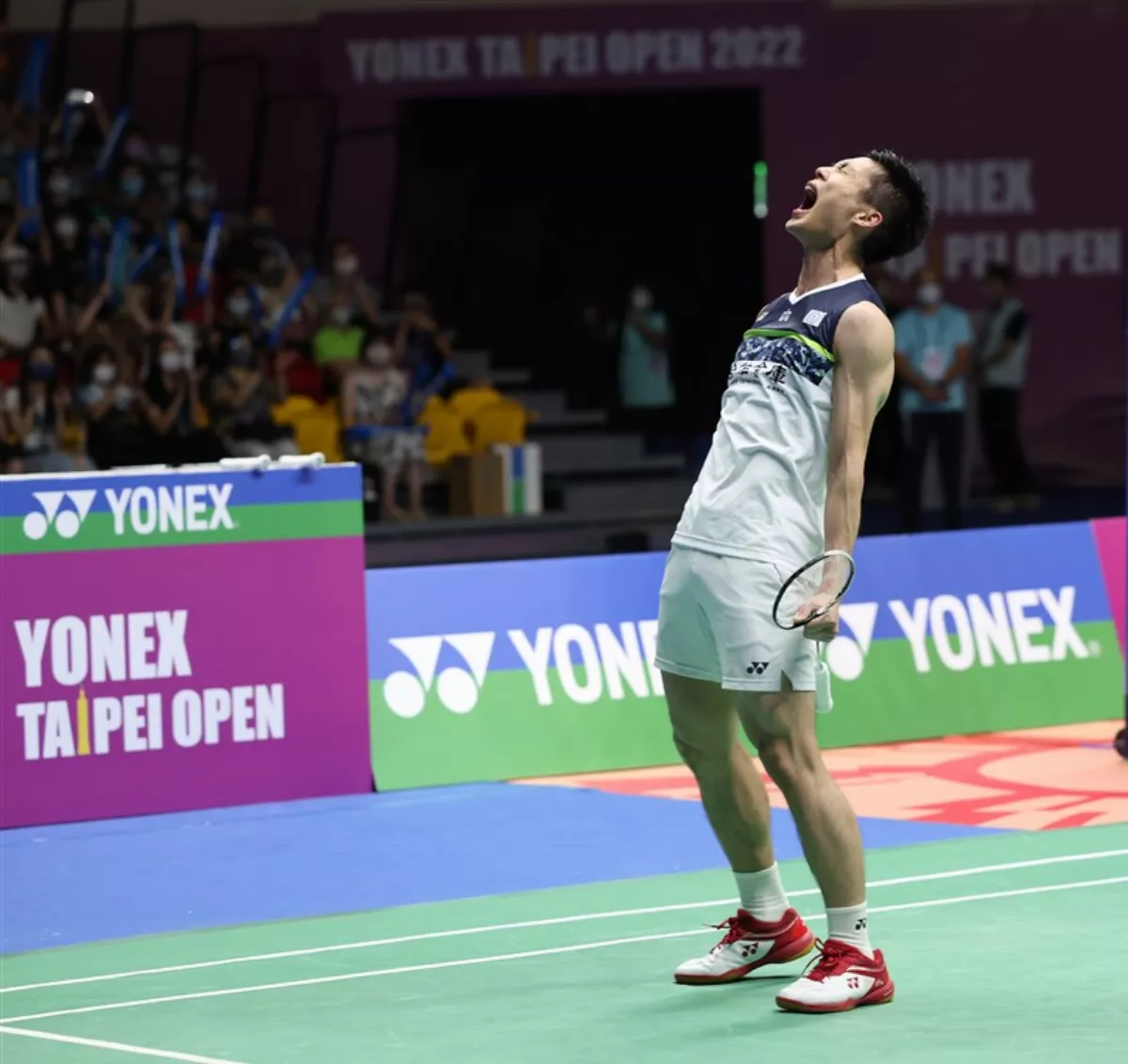 羽球／周天成苦戰68分險勝 林俊易獲球王按讚