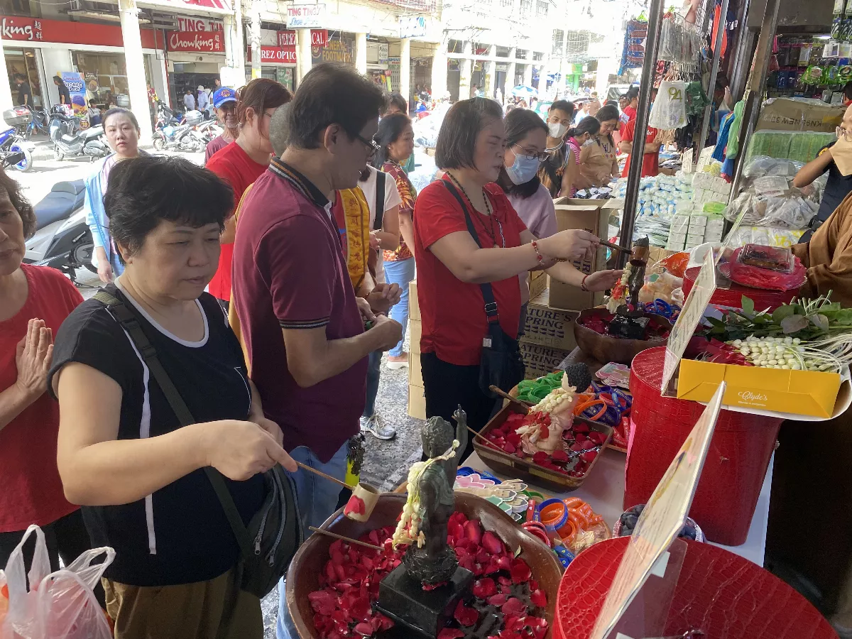 Buddha Bathing Event in Quiapo, Manila, Philippines Draws Thousands, Locally Supported by Enthusiastic Businesses